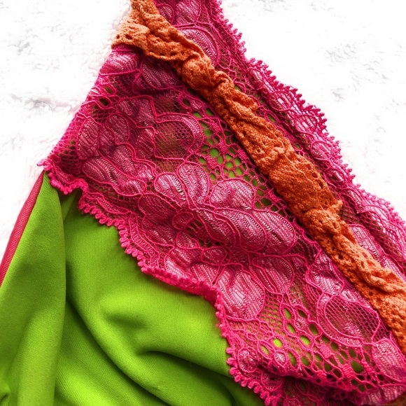 Beach Bunny Triangle Top - Picture 4 of 7